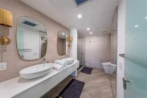 5255 Collins Avenue Miami Beach FL 33140