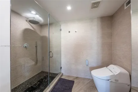 5255 Collins Avenue Miami Beach FL 33140