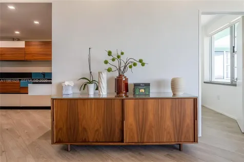 5255 Collins Avenue Miami Beach FL 33140