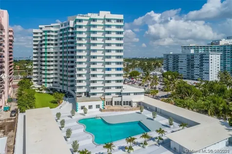 5255 Collins Avenue Miami Beach FL 33140
