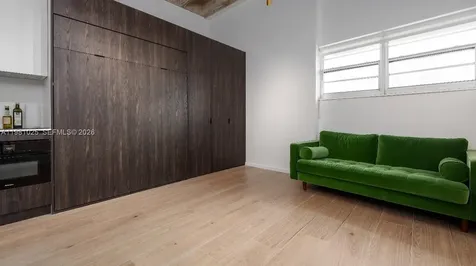 5255 Collins Avenue Miami Beach FL 33140