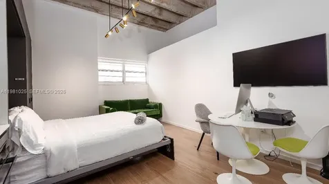 5255 Collins Avenue Miami Beach FL 33140
