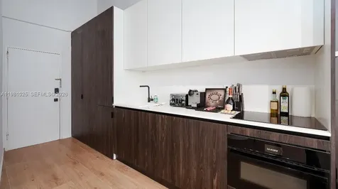 5255 Collins Avenue Miami Beach FL 33140