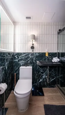 5255 Collins Avenue Miami Beach FL 33140