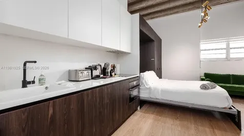 5255 Collins Avenue Miami Beach FL 33140