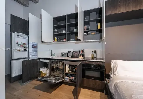 5255 Collins Avenue Miami Beach FL 33140