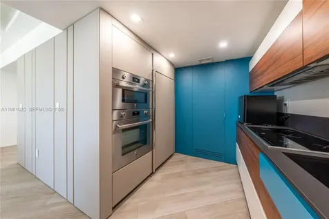 5255 Collins Avenue Miami Beach FL 33140