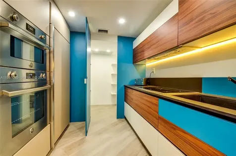 5255 Collins Avenue Miami Beach FL 33140