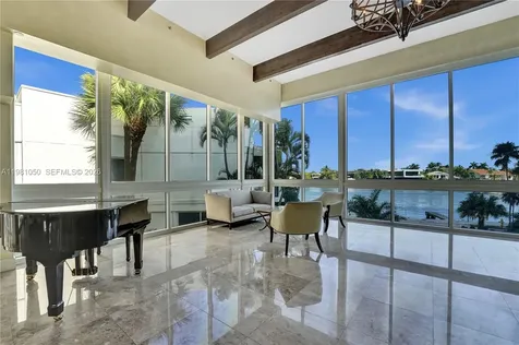20281 E Country Club Drive Aventura FL 33180