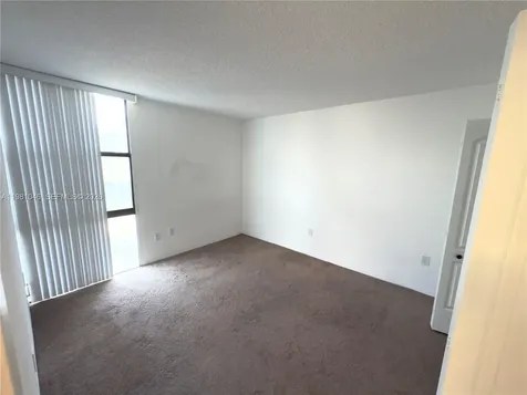 3675 N Country Club Drive Aventura FL 33180