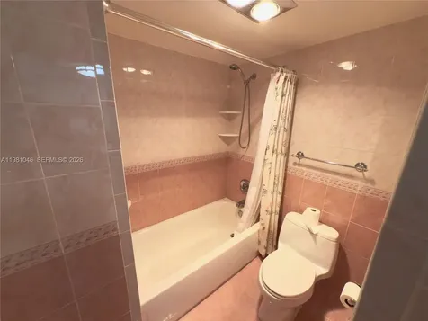 3675 N Country Club Drive Aventura FL 33180