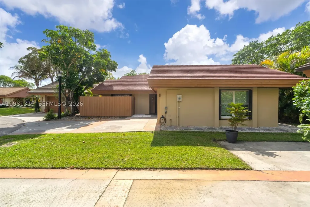 19951 NE 10th Place Way Miami FL 33179