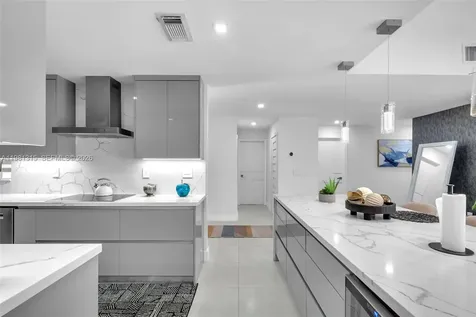 19951 NE 10th Place Way Miami FL 33179