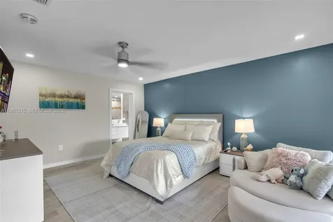19951 NE 10th Place Way Miami FL 33179