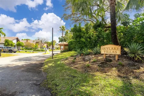 19951 NE 10th Place Way Miami FL 33179