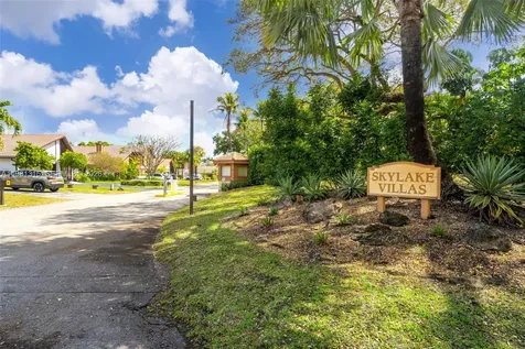 19951 NE 10th Place Way Miami FL 33179