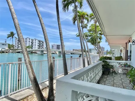 8040 Tatum Waterway Drive Miami Beach FL 33141