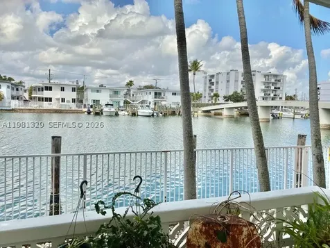8040 Tatum Waterway Drive Miami Beach FL 33141