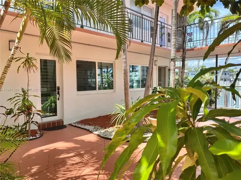 8040 Tatum Waterway Drive Miami Beach FL 33141