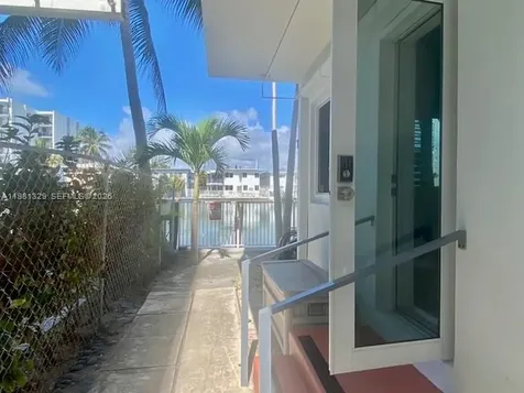 8040 Tatum Waterway Drive Miami Beach FL 33141