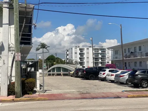 8040 Tatum Waterway Drive Miami Beach FL 33141