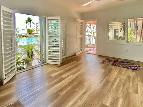 8040 Tatum Waterway Drive Miami Beach FL 33141