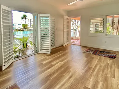8040 Tatum Waterway Drive Miami Beach FL 33141