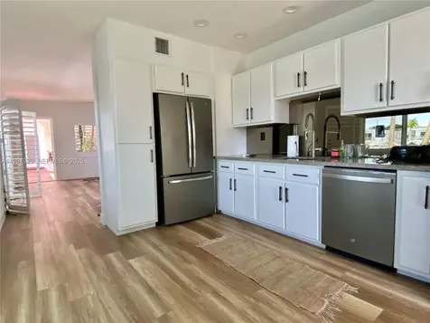 8040 Tatum Waterway Drive Miami Beach FL 33141