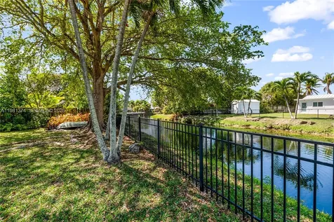 18044 SW 89th Place Palmetto Bay FL 33157