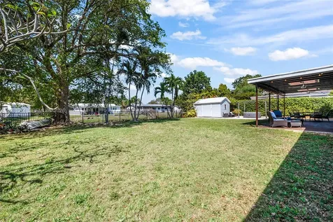 18044 SW 89th Place Palmetto Bay FL 33157