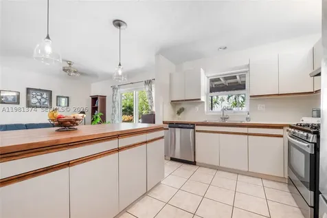 18044 SW 89th Place Palmetto Bay FL 33157