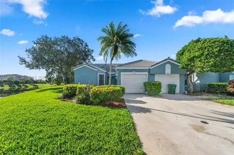 8220 Waterford Lane Tamarac FL 33321