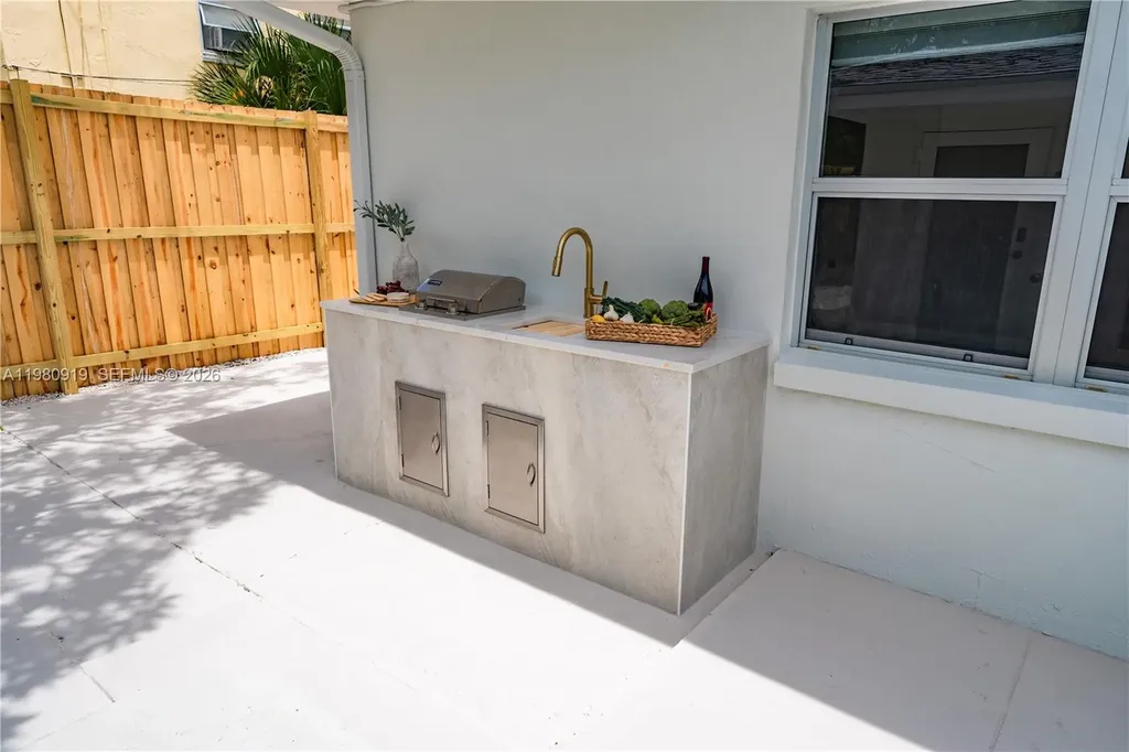 401 N 6th Avenue N Lake Worth FL 33460