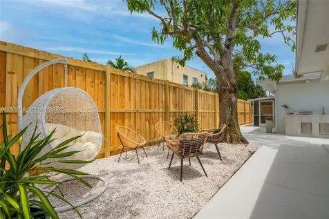 401 N 6th Avenue N Lake Worth FL 33460