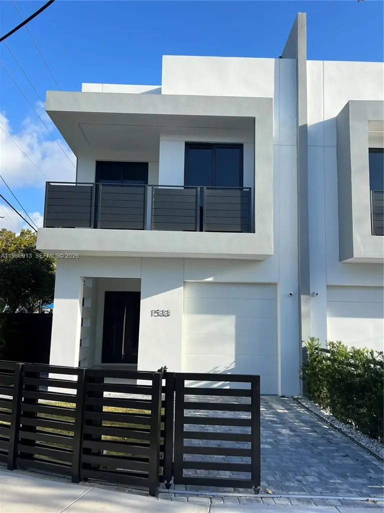 1533 SW 22 Terrace Miami FL 33145