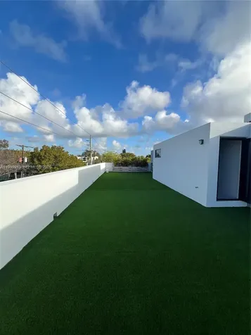 1533 SW 22 Terrace Miami FL 33145