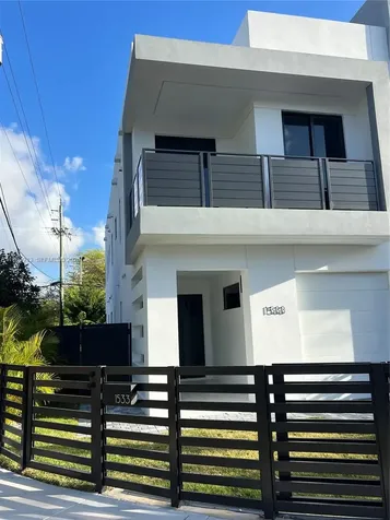 1533 SW 22 Terrace Miami FL 33145