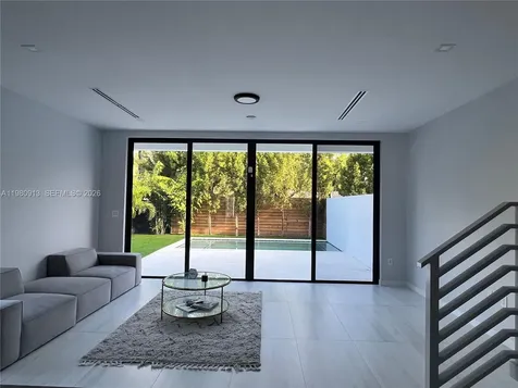1533 SW 22 Terrace Miami FL 33145