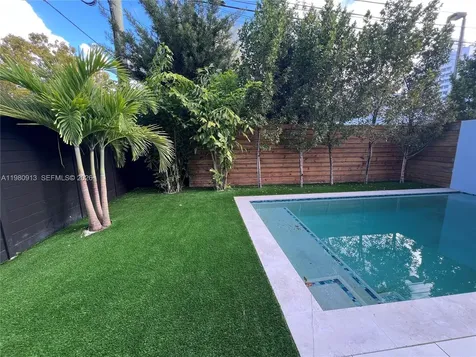 1533 SW 22 Terrace Miami FL 33145
