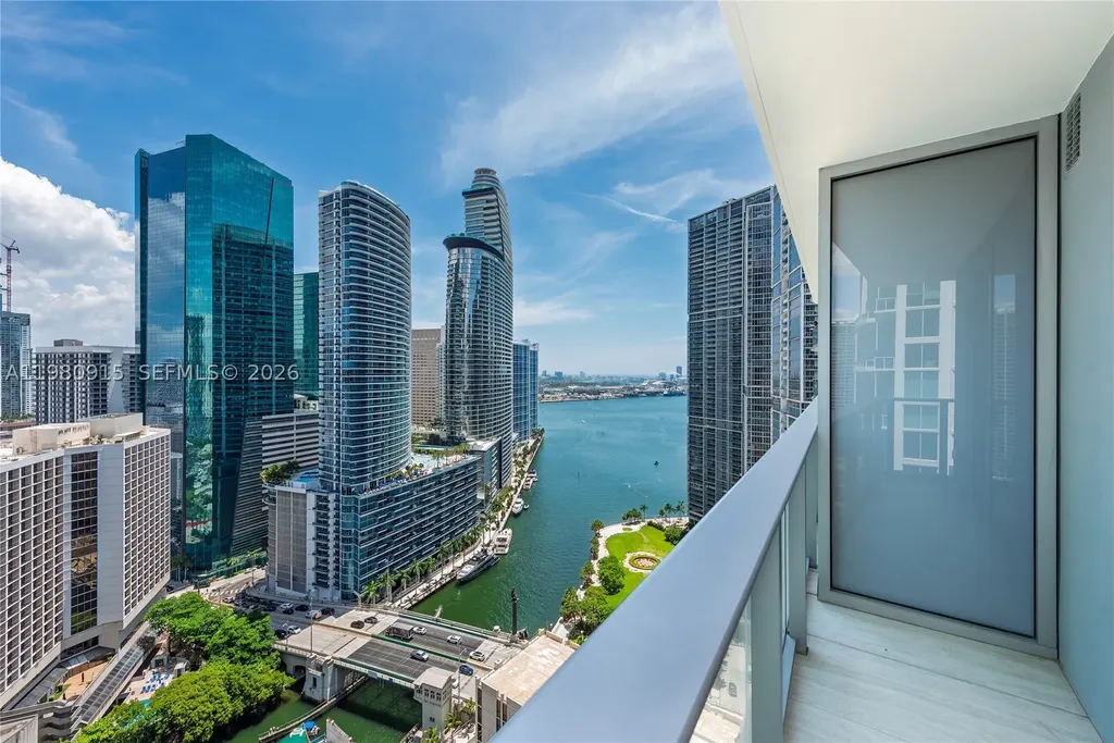 77 SE 5th Street Miami FL 33131
