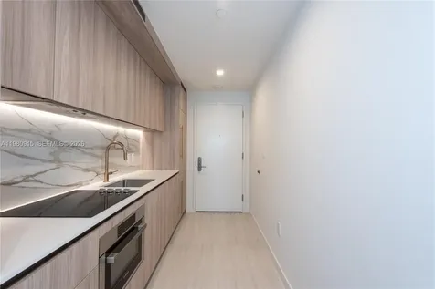 77 SE 5th Street Miami FL 33131