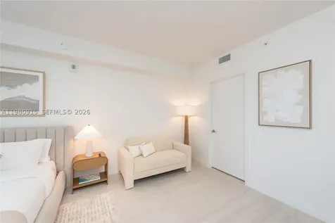 77 SE 5th Street Miami FL 33131