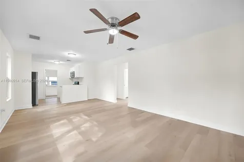 299 NW 43rd Miami FL 33127