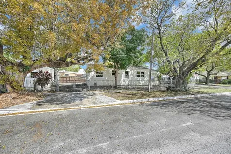 299 NW 43rd Miami FL 33127