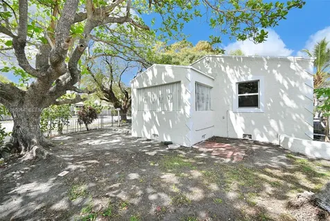 299 NW 43rd Miami FL 33127