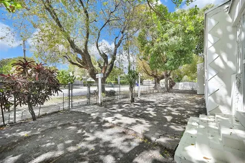 299 NW 43rd Miami FL 33127