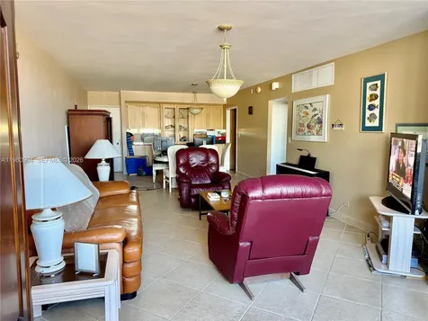 5005 Collins Avenue Miami Beach FL 33140