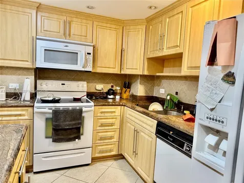 5005 Collins Avenue Miami Beach FL 33140