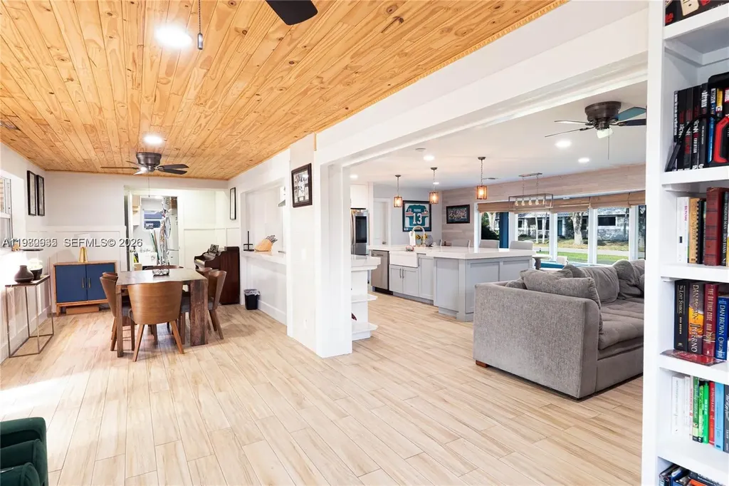 1304 N 40th Avenue Hollywood FL 33021