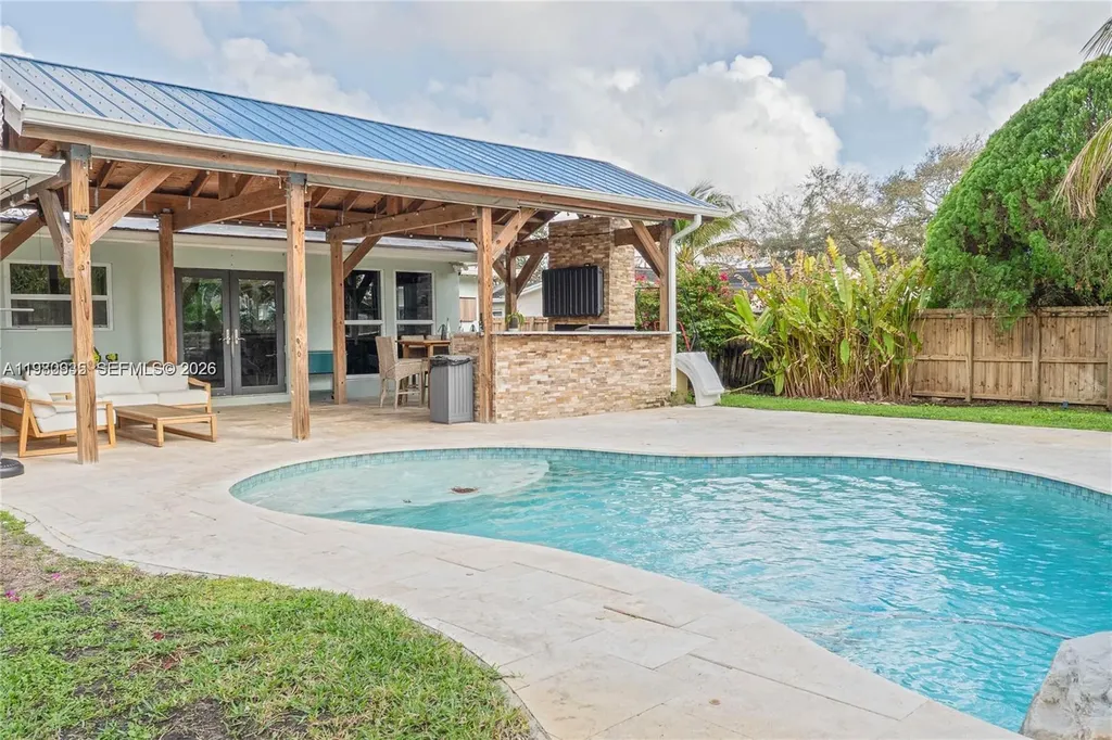 1304 N 40th Avenue Hollywood FL 33021